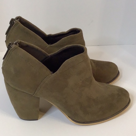 MICHAEL ANTONIO OLIVE GREEN SUEDE ANKLE HEEL BOOTS SZ 8 - Picture 3 of 16